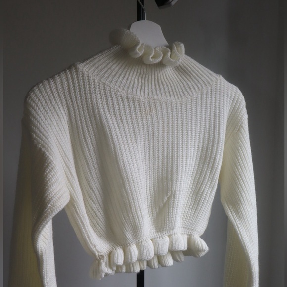 Chic White Knit Cropped Sweater - Picture 2 of 3